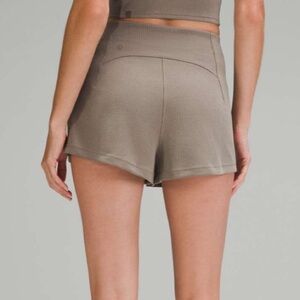 Ribbed Softstreme High-Rise Short 2" - LULULEMON, NOMAD